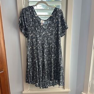 Navy and white floral mini dress! Size large. Great condition!! Knox Rose